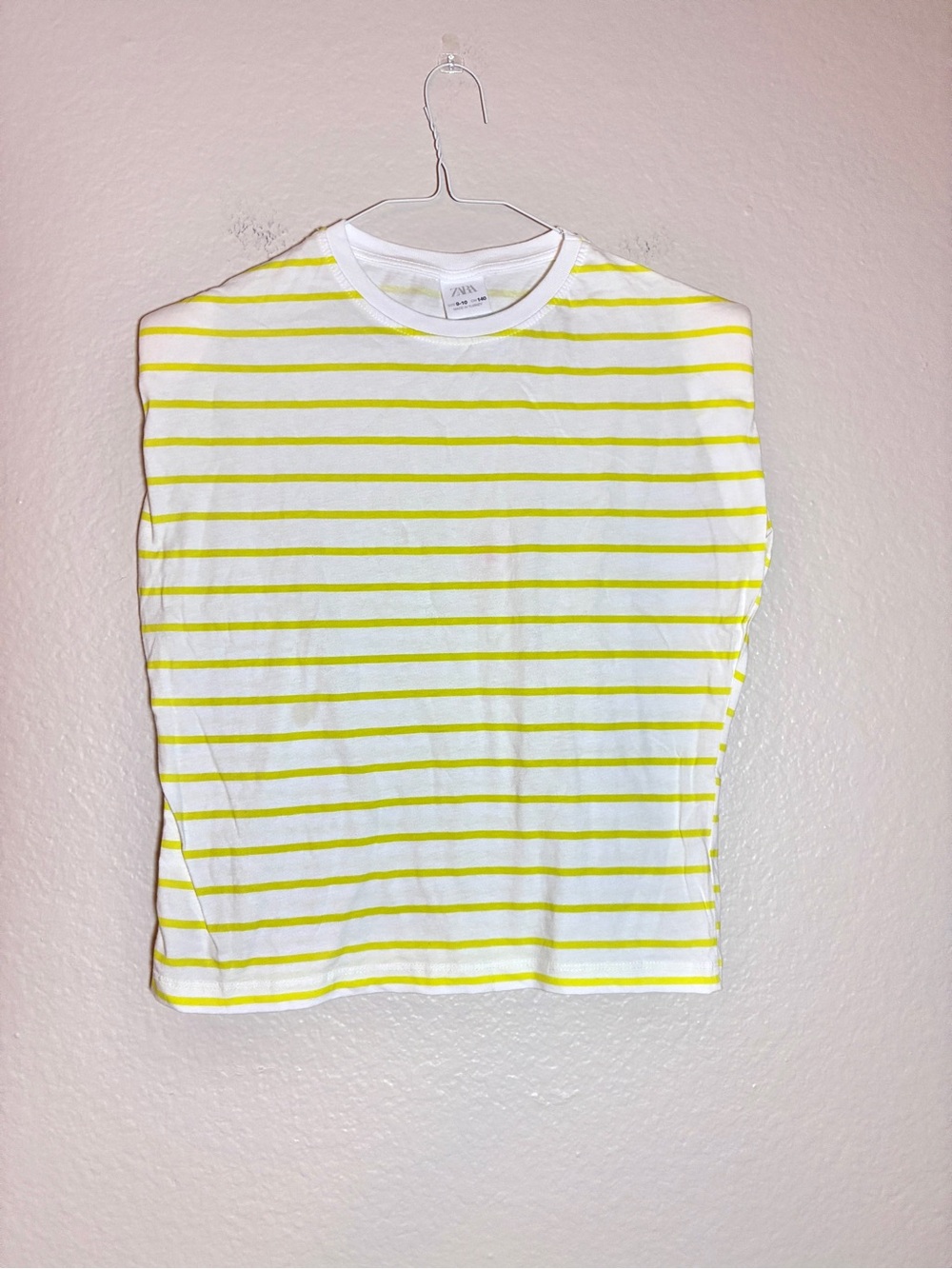 Zara Kids Striped T-Shirt Size 9-10 White Yellow Stripes Padded Shoulders Cute